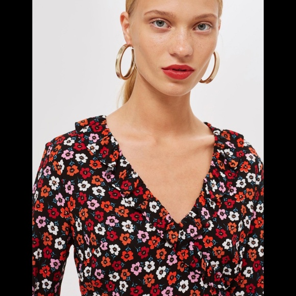 NWT Topshop ditsy floral print ruffle romper 2 XS - Picture 2 of 3